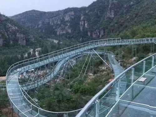 景區(qū)玻璃滑道