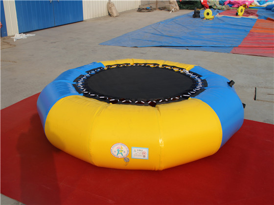 充氣水上玩具