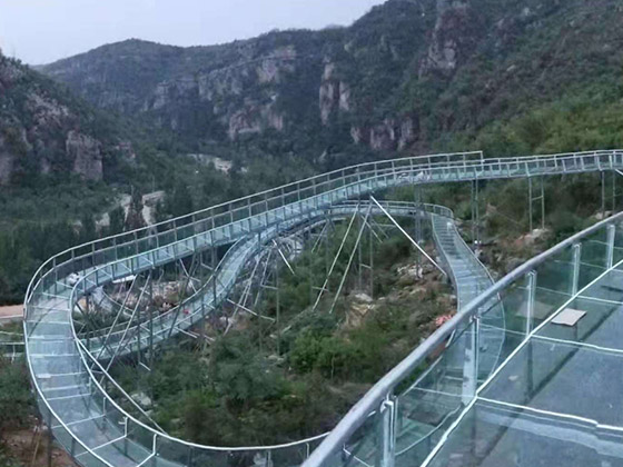 景區(qū)玻璃滑道